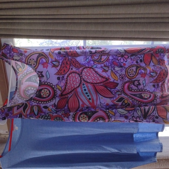 Lula Roe (2) Shirts - Picture 5 of 6